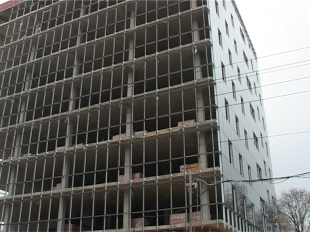 Скандальную постройку на Полесской,6 сносить не будут 