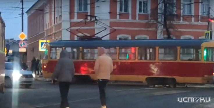 В Орле с рельсов сошёл очередной трамвай