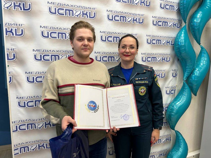 Глава МЧС России отметил видеооператора нашего медиахолдинга 