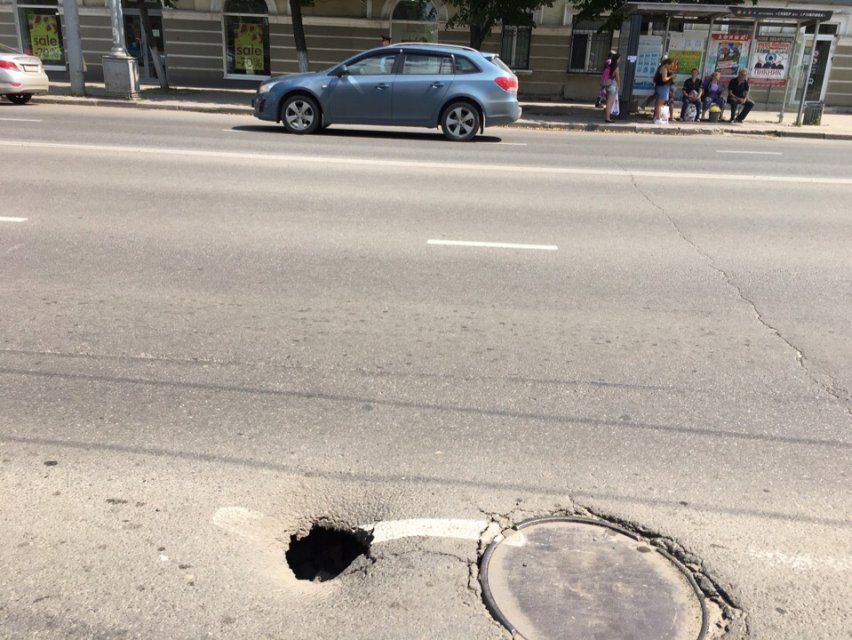 Фотофакт: очередной «портал в другой мир» обнаружен в центре Орла