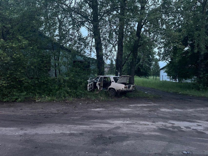 Под Орлом пьяный водитель протаранил дерево. Есть пострадавшие