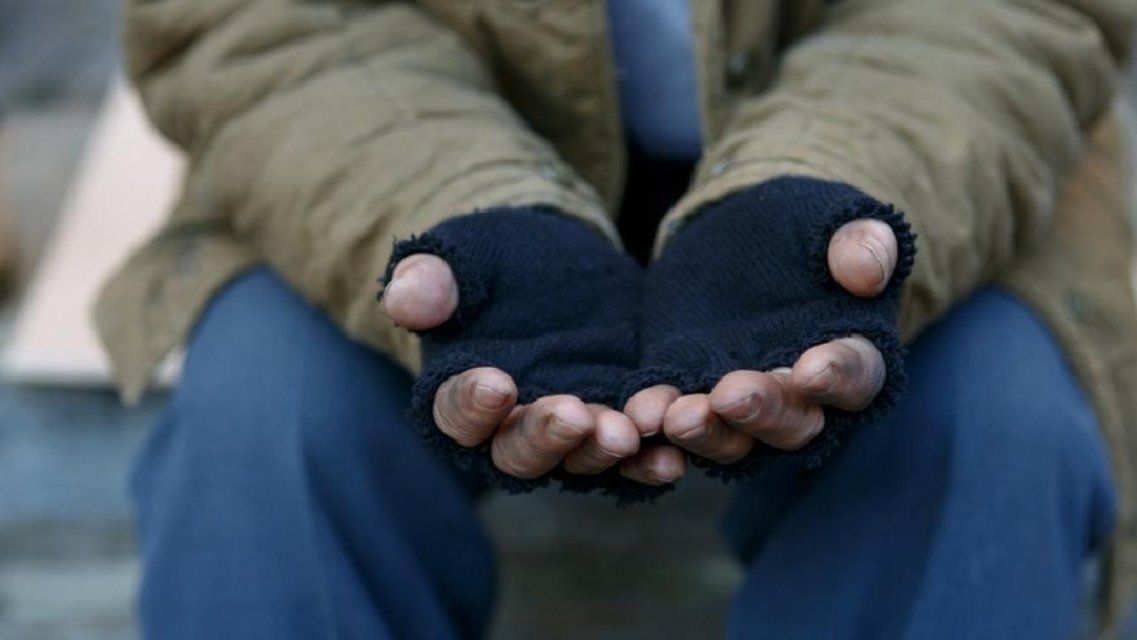 Более 10 лет бывший детдомовец жил на ливенском рынке