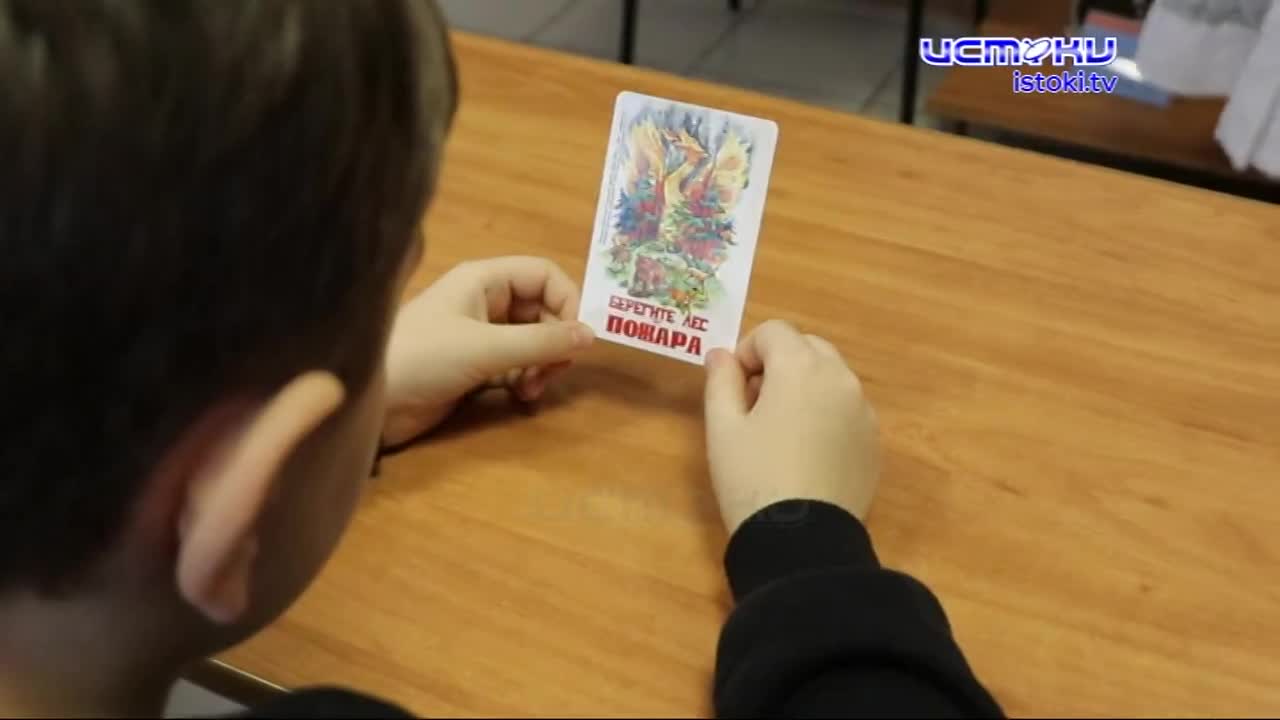 Елку желаний по традиции организовали орловские спасатели. Кого они на неё позвали?