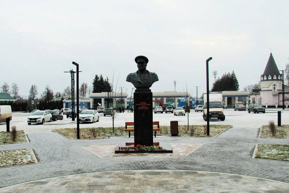 В Орле отремонтированная площадь Маршала Жукова прошла приемку - власти