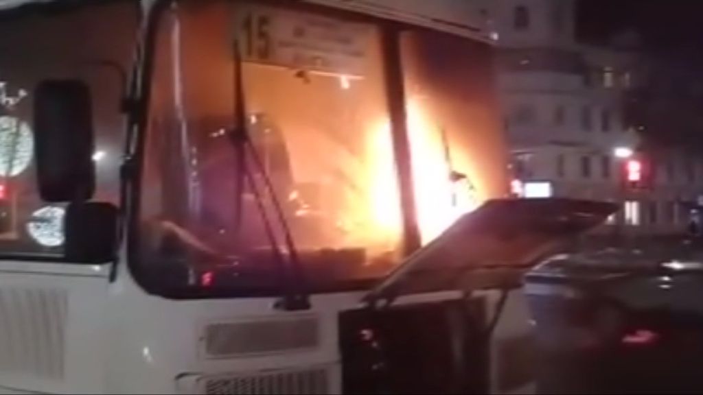 Полыхавшая в Орле маршрутка попала на видео