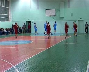 В чемпионате города по баскетболу завершился первый круг 