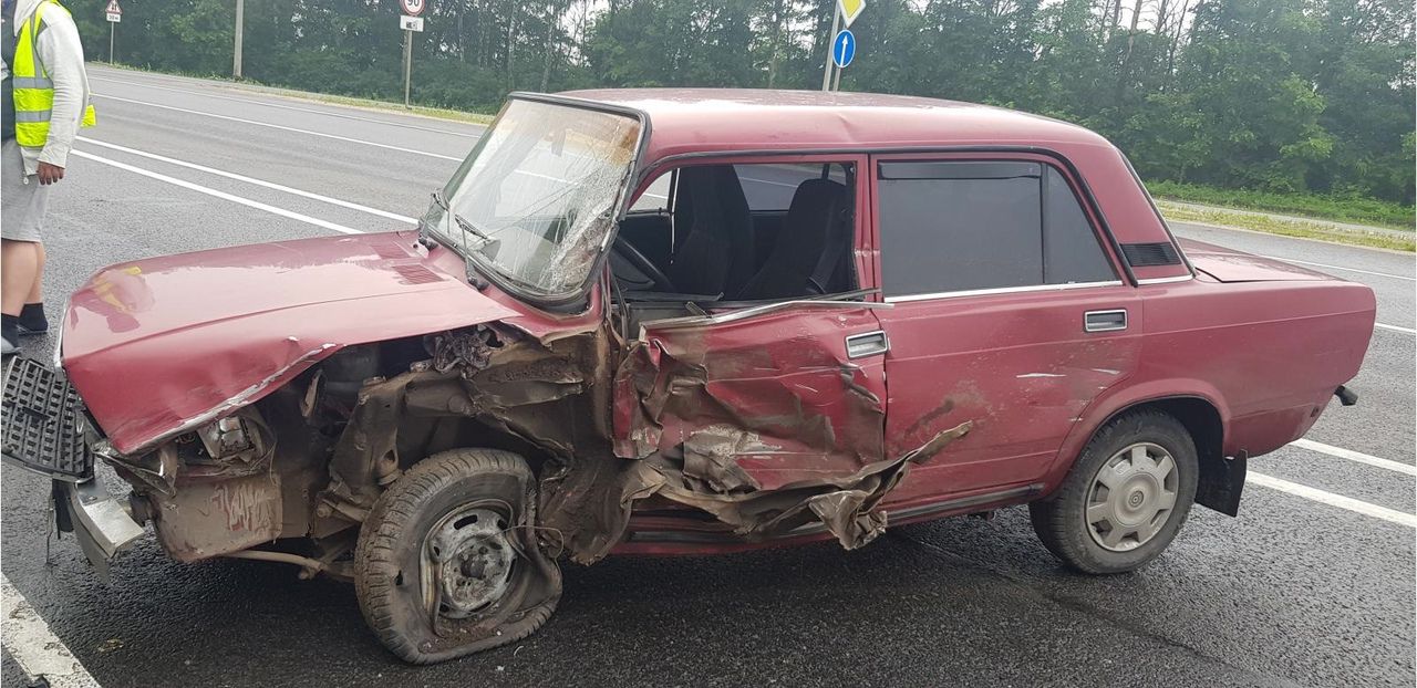 Под Орлом «семёрка» врезалась в КАМАЗ