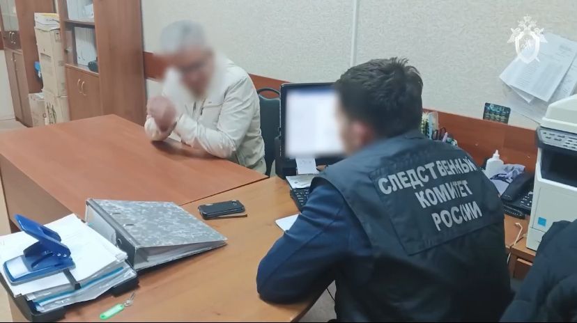 Главу Дмитровского района и его заместителя обвиняют в превышении должностных полномочий