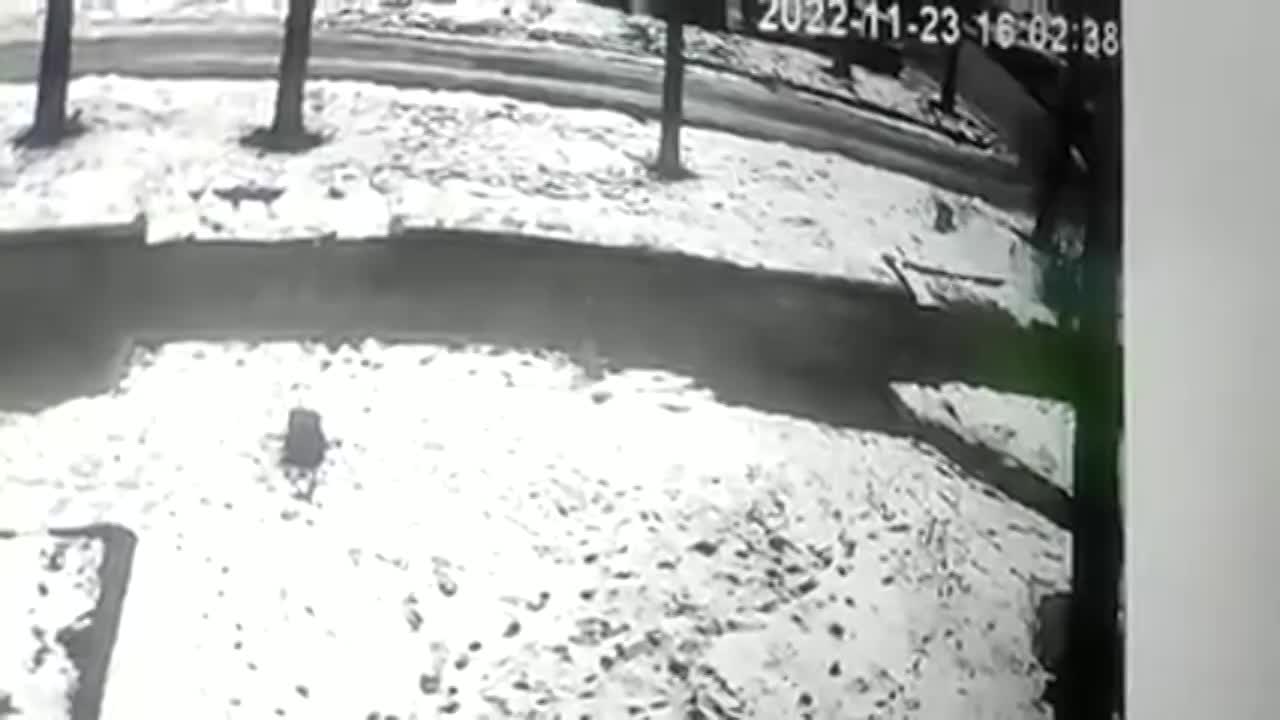 В Орле в Железнодорожном районе неизвестные украли качели с детских площадок