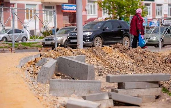 Юрий Парахин сообщил о готовности подрядчика сдать ул. Октябрьскую