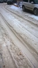 Орловчане продолжают жаловаться на неубранный во дворах снег