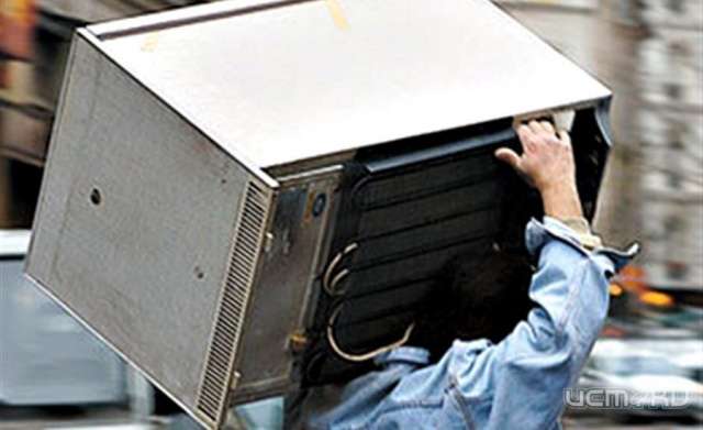 В Дмитровском районе мужчина ограбил местную жительницу