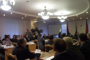 Горсовет превратился в "Маски-шоу": до обсуждения бюджета еще не дошли