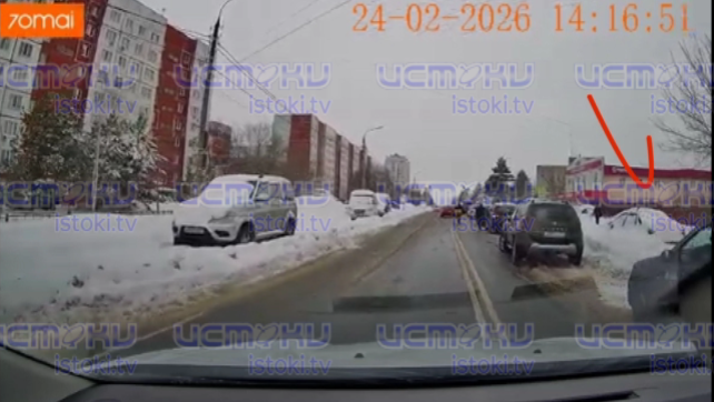 Некачественная расчистка снега привела к тому, что в Орле стали парковаться вторым рядом, а о наличии двойной сплошной все забыли