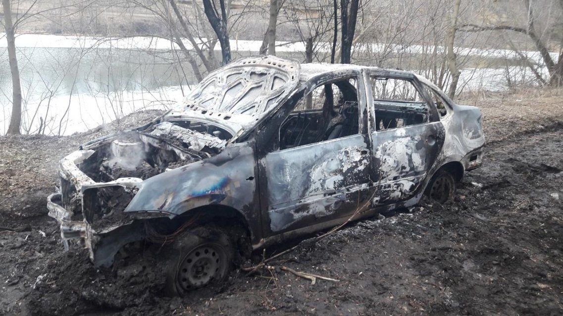 На берегу реки в Орле сгорела дотла «Лада-Гранта»