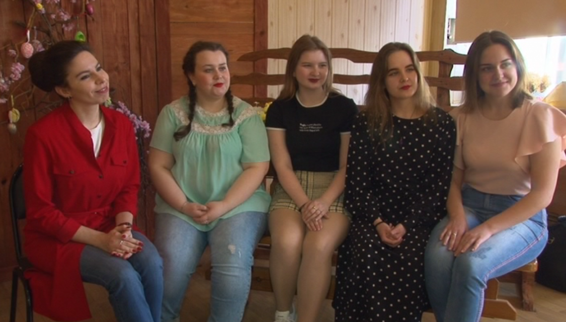 Смотрите сегодня в 19:30 на телеканале "Истоки" интервью с певицей Натальей Сафоновой и солистками ансамбля "Живица"