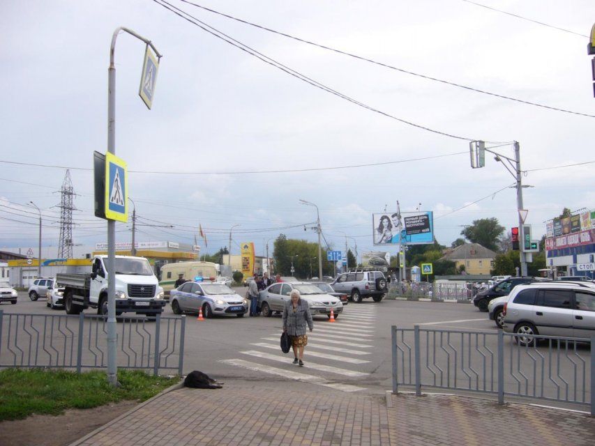 На Карачевском шоссе в Орле иномарка сбила 80-летнего велосипедиста