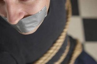 В Ливенском районе грабители избили пенсионерку и ее сына-инвалида