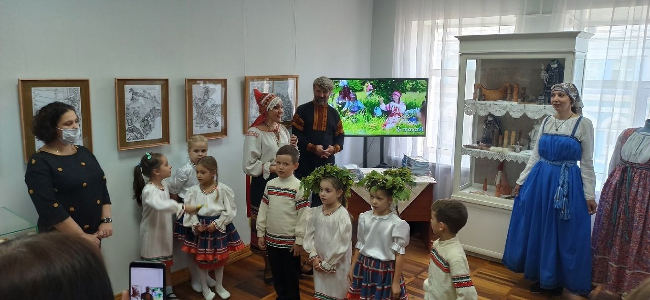 Кладезь знаний и собрание народного фольклора. Орловчанка представила новый труд, посвященный народной культуре