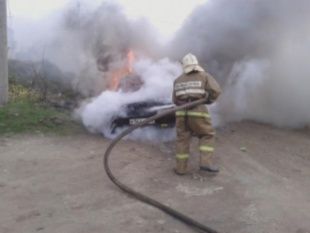 В Ливнах сгорела легковушка