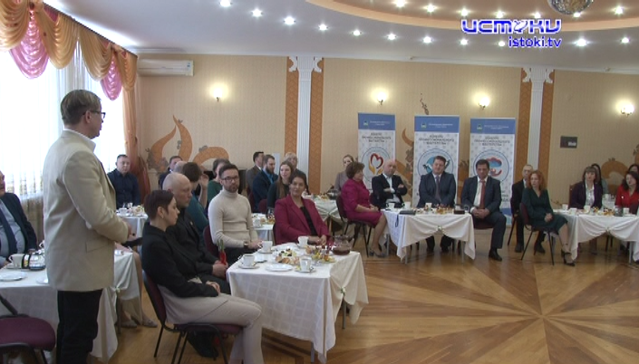 Тройка лучших из 100 претендентов. Город выбрал лучшего учителя, воспитателя и тренера. Победители продолжат борьбу на региональном уровне