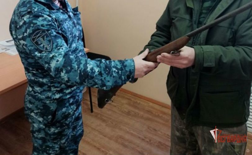 Житель Орловской области нашел на чердаке дома оружие