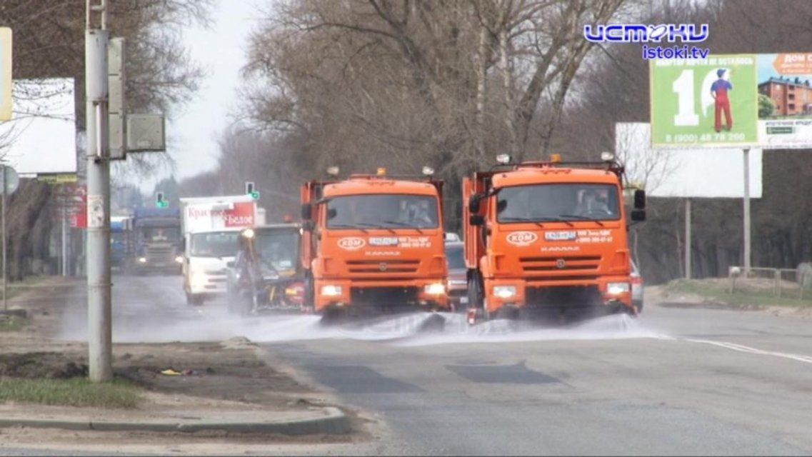 Улицы дезинфицируют, а жители бросились лечиться лимонами: новости очередного дня пандемии коронавируса
