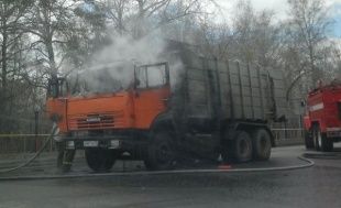 Под Орлом на дороге загорелся «КамАЗ»