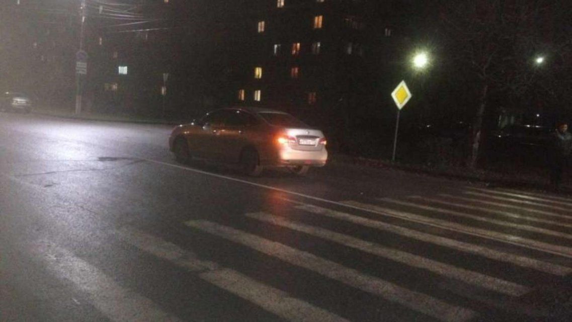 Жительница Ливен на зебре попала под машину