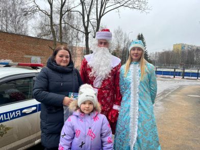 Сотрудники МО МВД России «Мценский» присоединились к Всероссийской акции «Полицейский Дед Мороз»