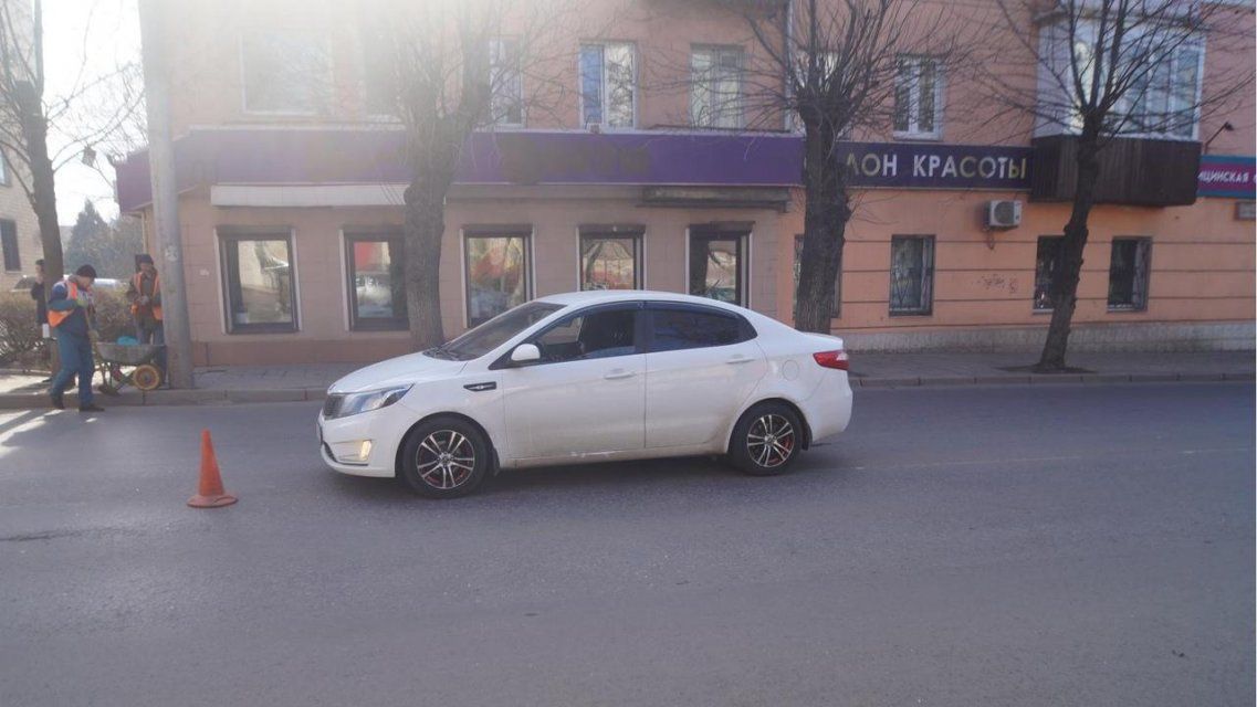 В Орле пенсионерка попала под машину, переходя дорогу в неположенном месте