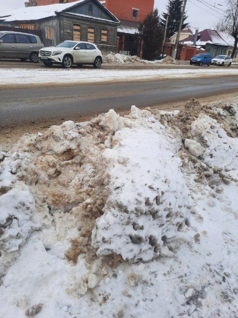 Глазами очевидцев: орловчане пожаловались на тротуары, засыпанные после уборки снега