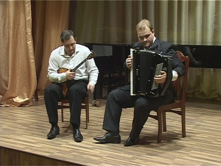 Единственный в мире дуэт балалайки и аккордеона в Орле