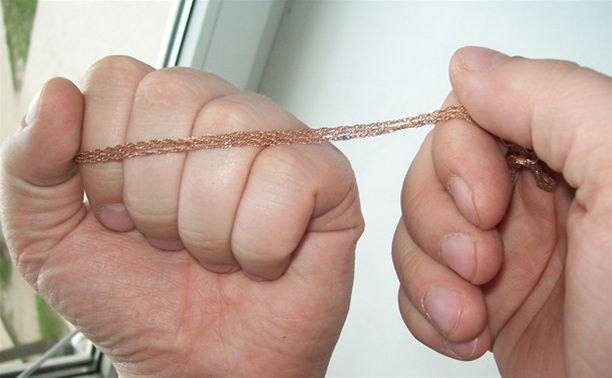 Житель Орловщины сорвал золотую цепочку с собутыльника