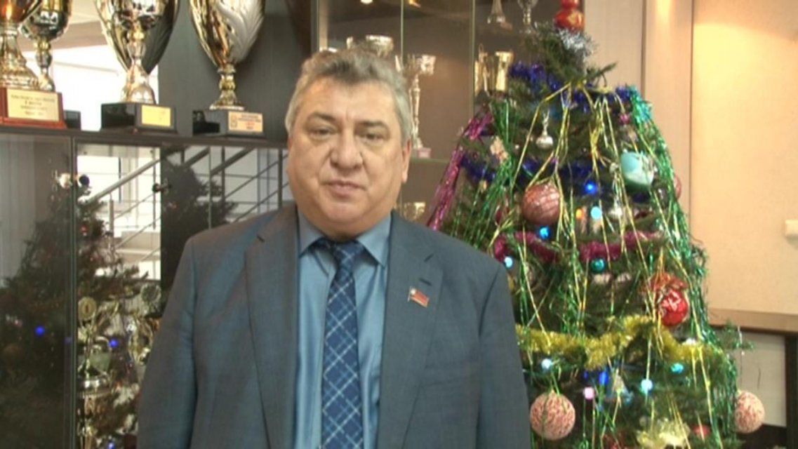 Депутат горсовета Юрий Котляр поздравляет орловчан с Новым годом!