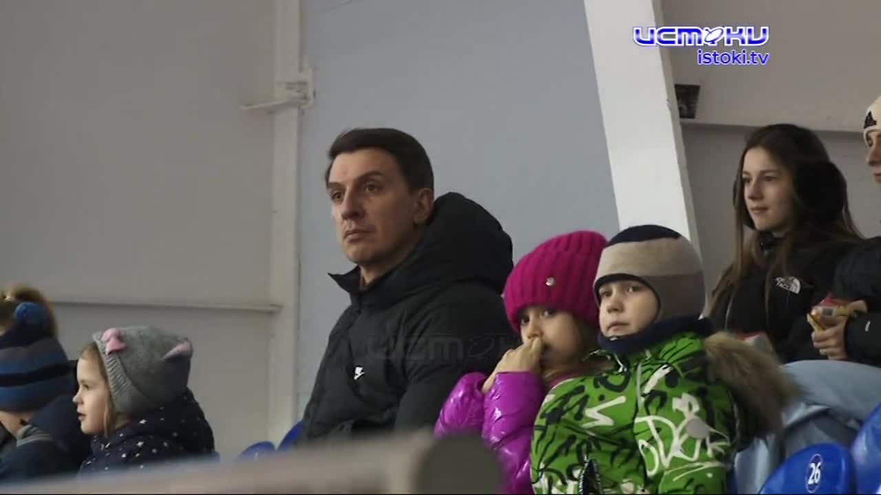 В борьбу за медали вступили шесть команд. В Орле завершился чемпионат области по хоккею. Кто стал победителем?