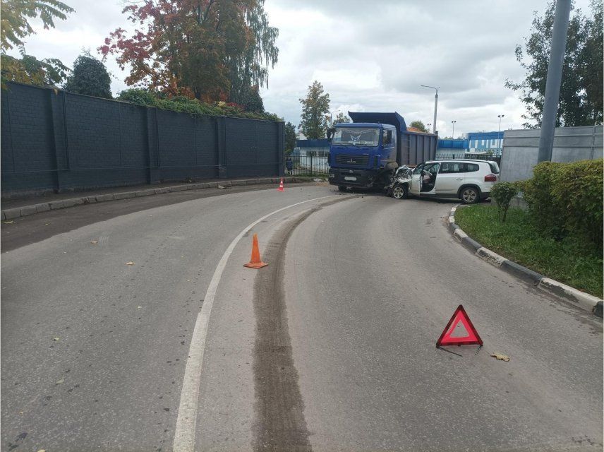 В столкновении иномарки и фуры в Орле пострадали два пенсионера