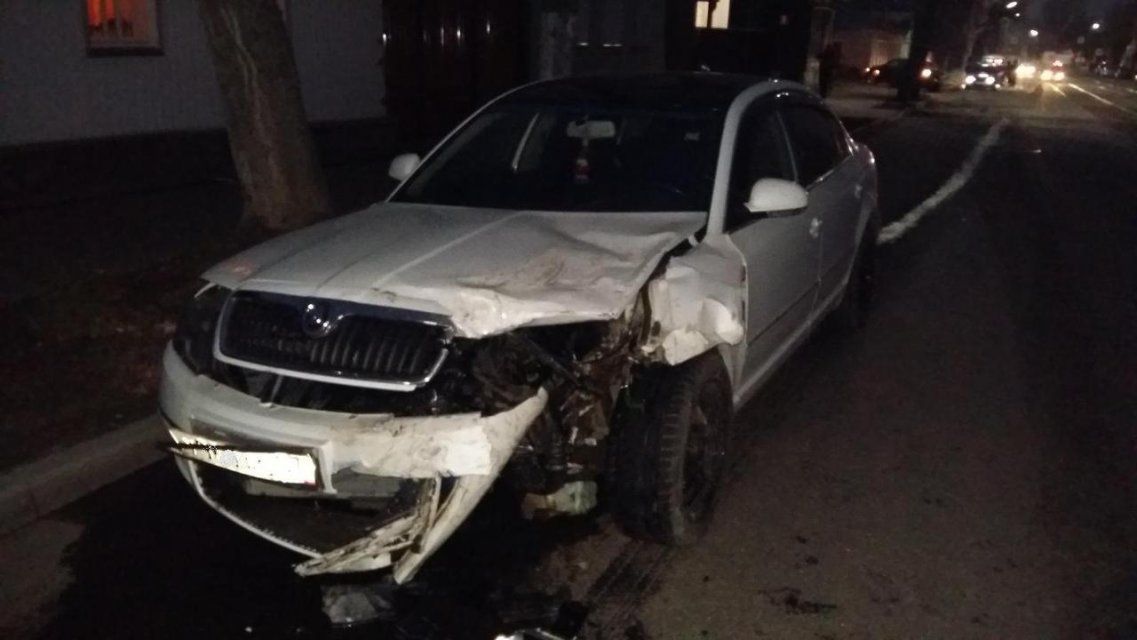 Две иномарки столкнулись в Орле из-за несоблюдения дистанции