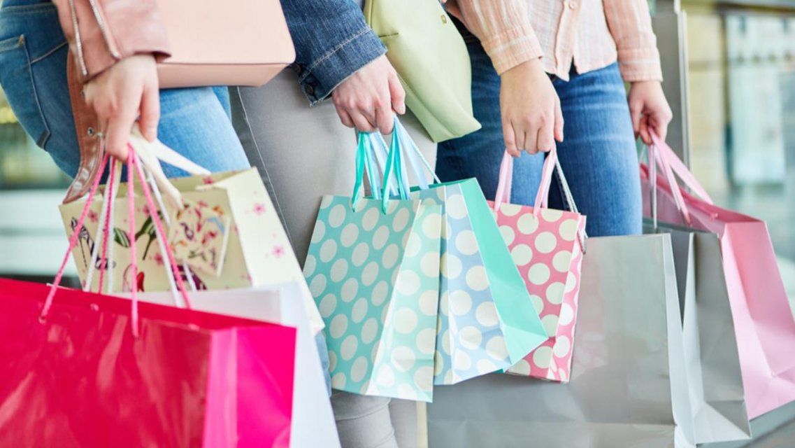 Орловчане смогут посетить магазины одежды и обуви