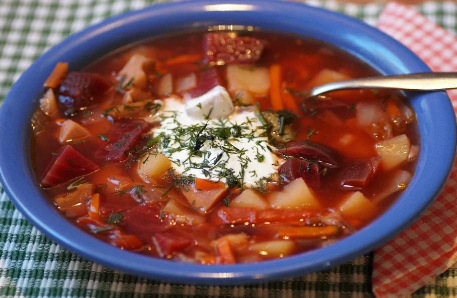 Жители Орловской области могут себе позволить 79 кастрюлек борща