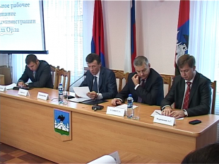 Успеть за 30 минут: о чем говорят чиновники на рекордно коротких совещаниях 