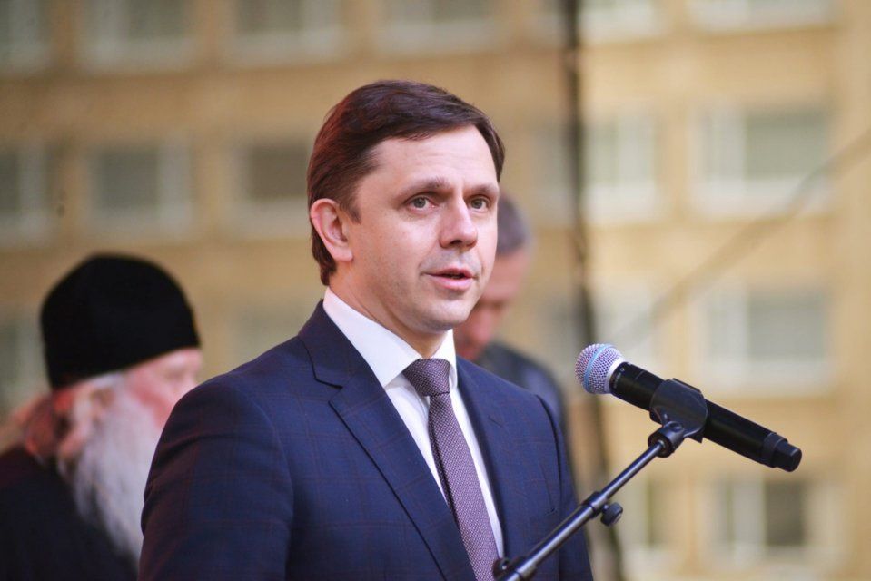 Губернатор Андрей Клычков поздравил медработников с профессиональным праздником