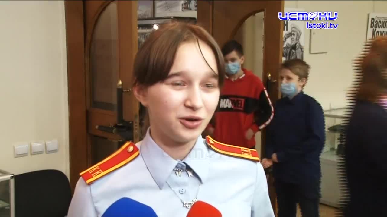 В Орле презентовали "Мозаику эпопеи"- выставку о самом знаменитом произведении Льва Толстого (12+)