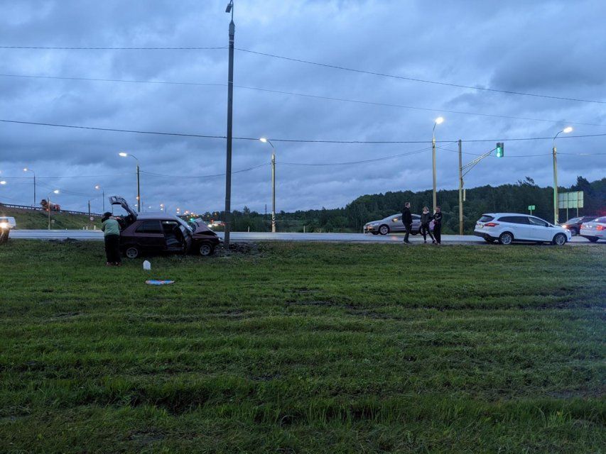 На орловской дороге молодой водитель устроил ДТП. Один человек пострадал