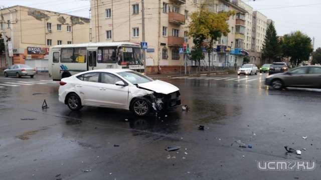 КАМАЗ не пропустил «девятку»; в Орле на «зебре» снова сбили пешехода: сводка ДТП
