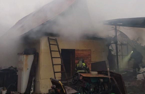 Под Орлом из-за замыкания проводки горела баня