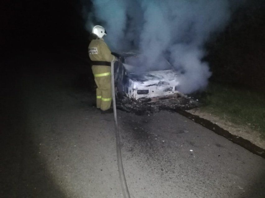Ночью на дороге Орел — Болхов сгорела дотла легковушка