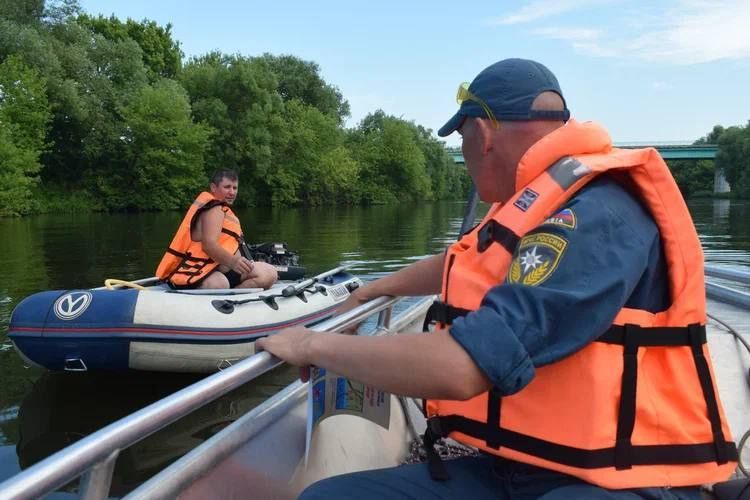 В Орле сотрудники МЧС и добровольцы проводят профилактические рейды по водоёмам
