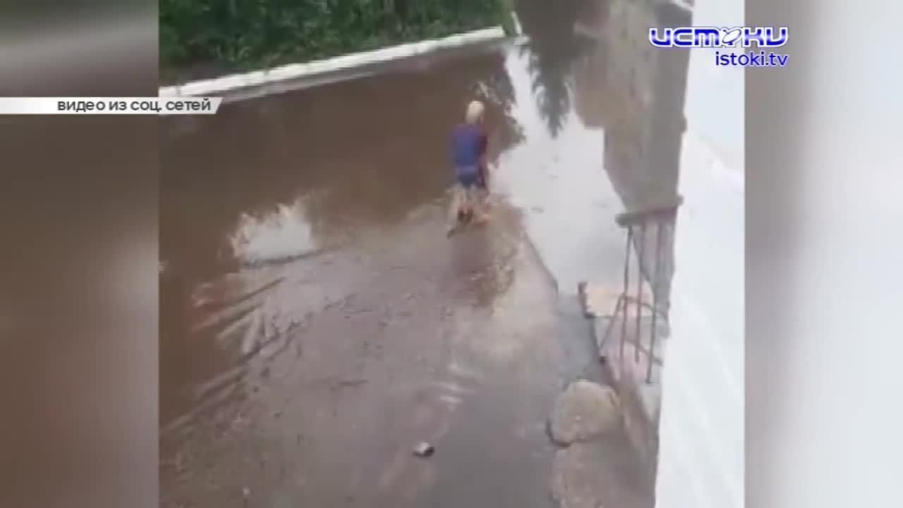 В регионе продолжается набор в добровольческий орловский батальон "Ермолов", дождь блокировал вход в Кризисный центр помощи женщинам и детям, а обнажё...