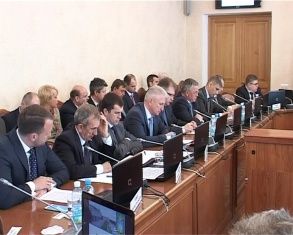 Налогоплательщики не позволяют региону исполнить бюджет, а власти планируют создать государственную управляющую компанию 